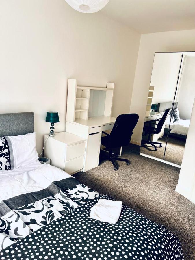 Private Room Close To Leeds University And City Centre المظهر الخارجي الصورة