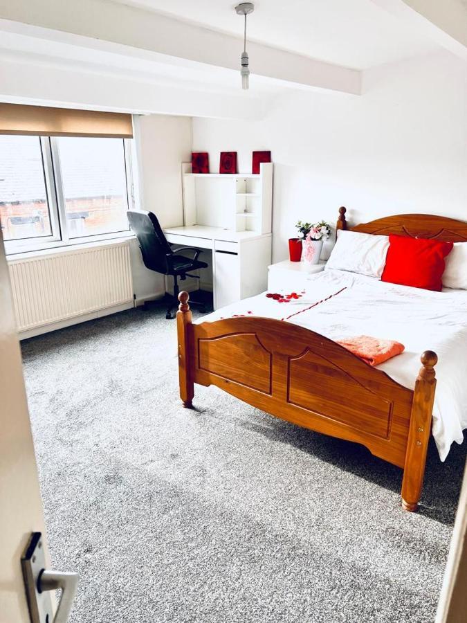 Private Room Close To Leeds University And City Centre المظهر الخارجي الصورة