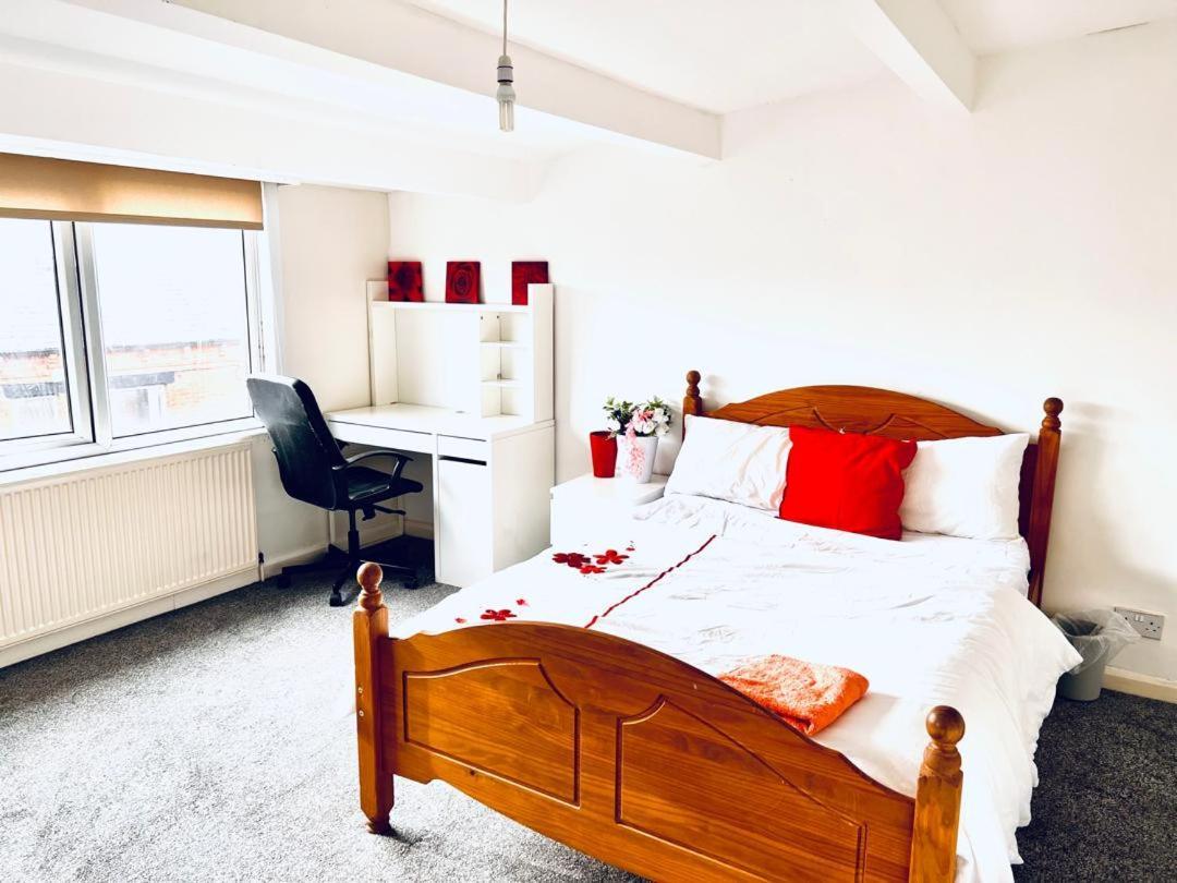 Private Room Close To Leeds University And City Centre المظهر الخارجي الصورة