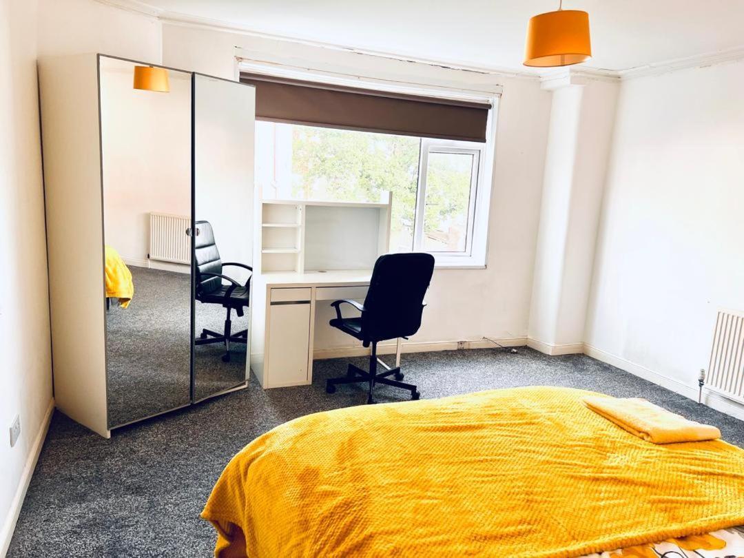 Private Room Close To Leeds University And City Centre المظهر الخارجي الصورة